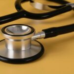 老人ホームの入居者が心疾患で死亡したことにつき、医師等の対応に注意義務違反があるとして損害賠償を求めた事例